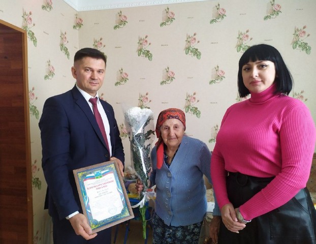 95-летний юбилей отметила труженица тыла Иванова Любовь Савельевна