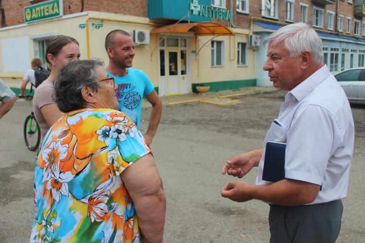 Новопокровское сельское поселение. Киселев Сергей Васильевич глава Новопокровского сельского поселения. Глава поселка Новопокровский. Сахарный завод Новопокровская.