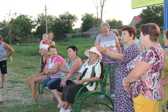 Жители сельского поселения. Собрание жителей сельского поселения. Сход граждан в сельском поселении летом. Сход граждан в сельском поселении на улице. Сходы с гражданами в сельских территориях.